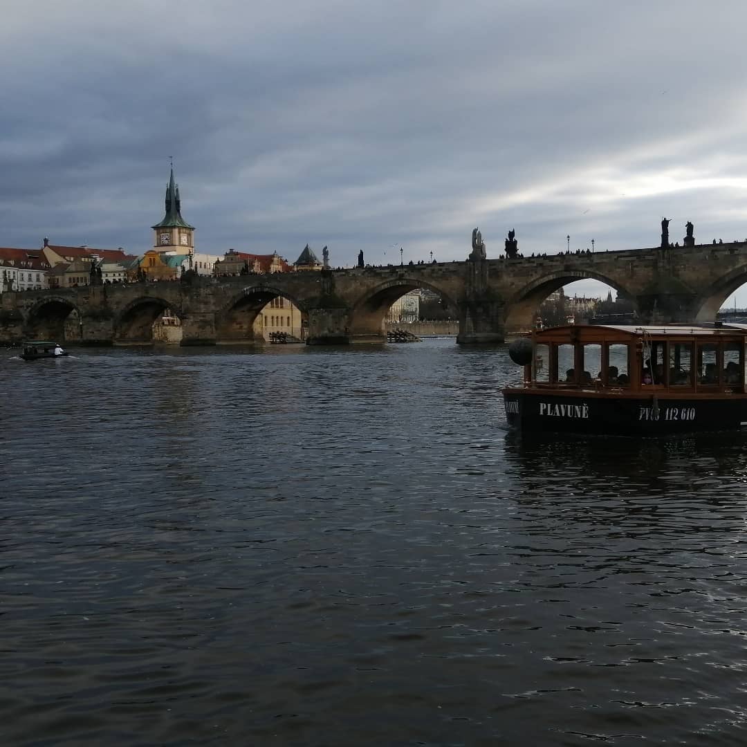 Puente con Barco el castillo